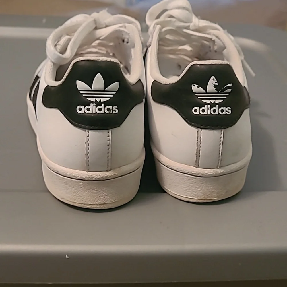 Addias - Picture 3 of 5